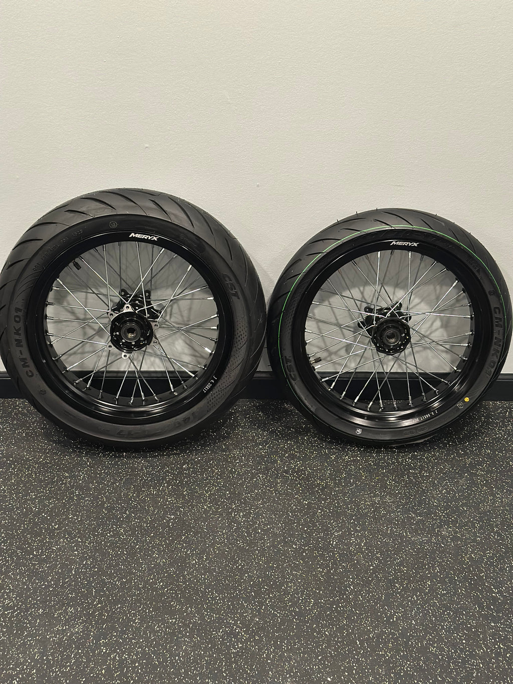 Meryx Wide Ultra Bee Supermoto - Silver Spokes