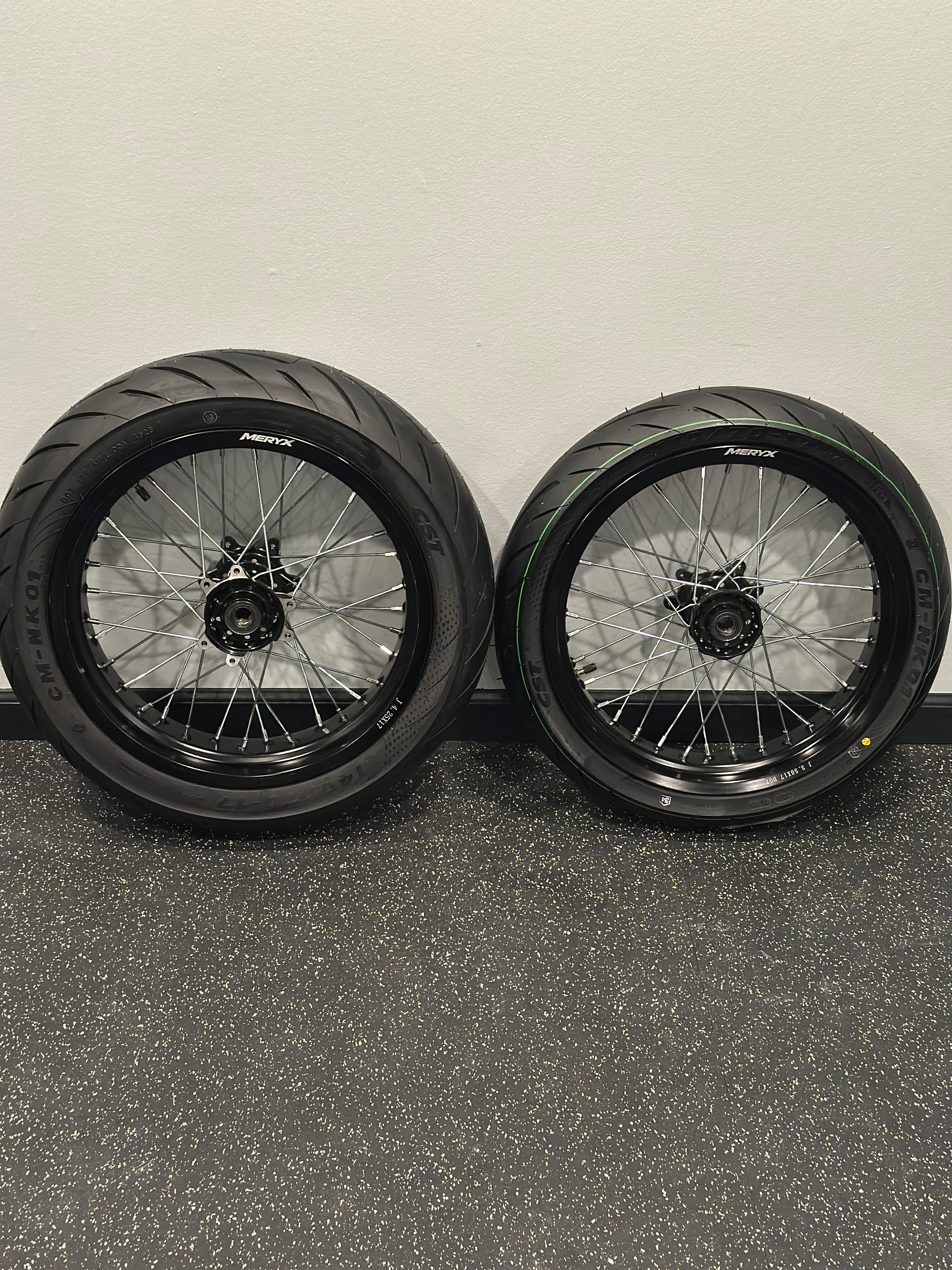 Meryx Wide Ultra Bee Supermoto - Silver Spokes