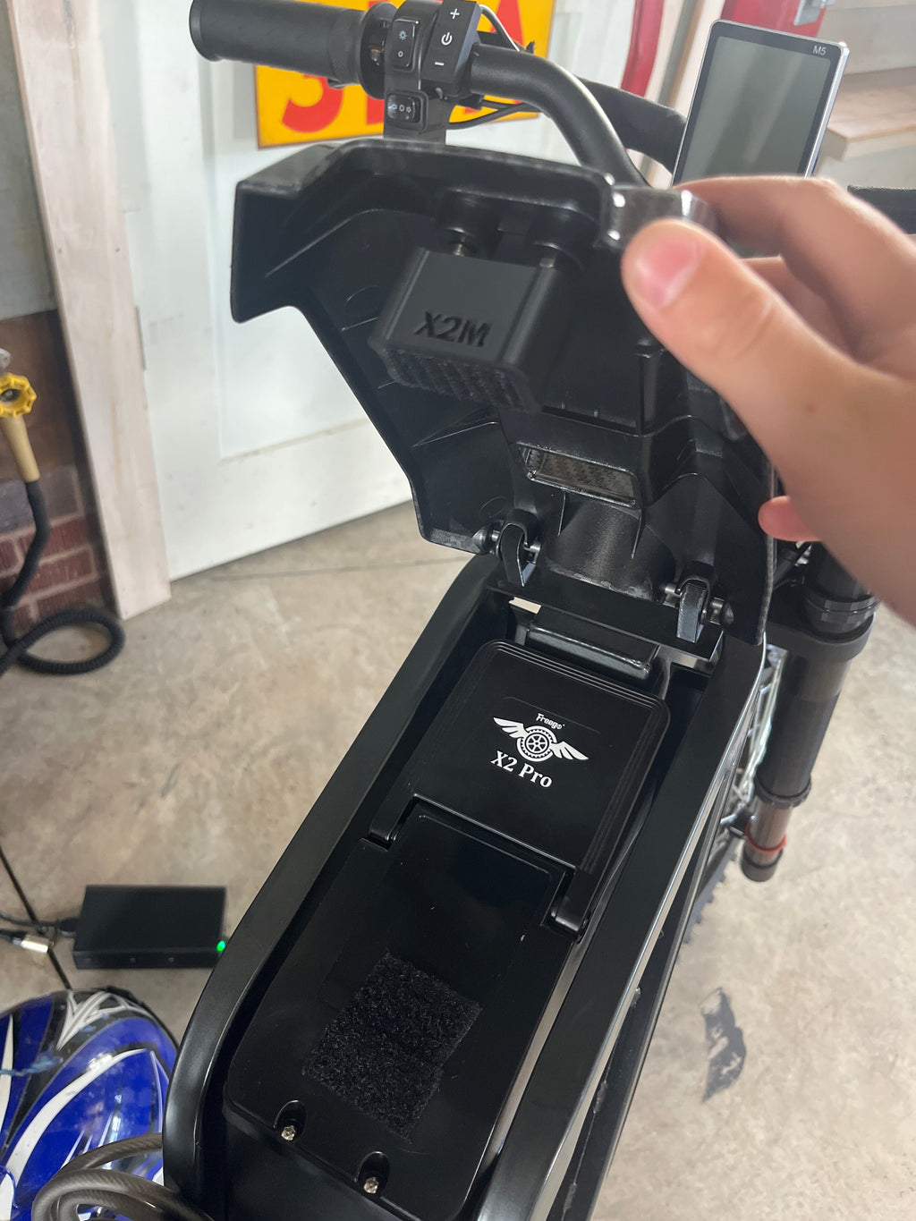 Surron lid mount v3