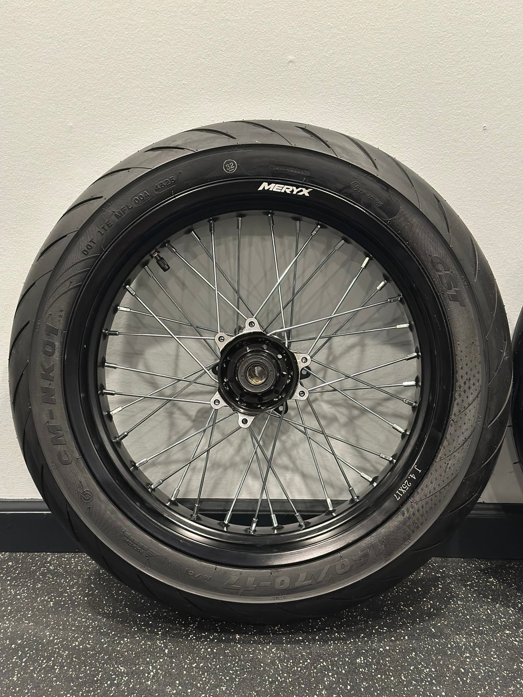 Meryx Wide Ultra Bee Supermoto - Silver Spokes