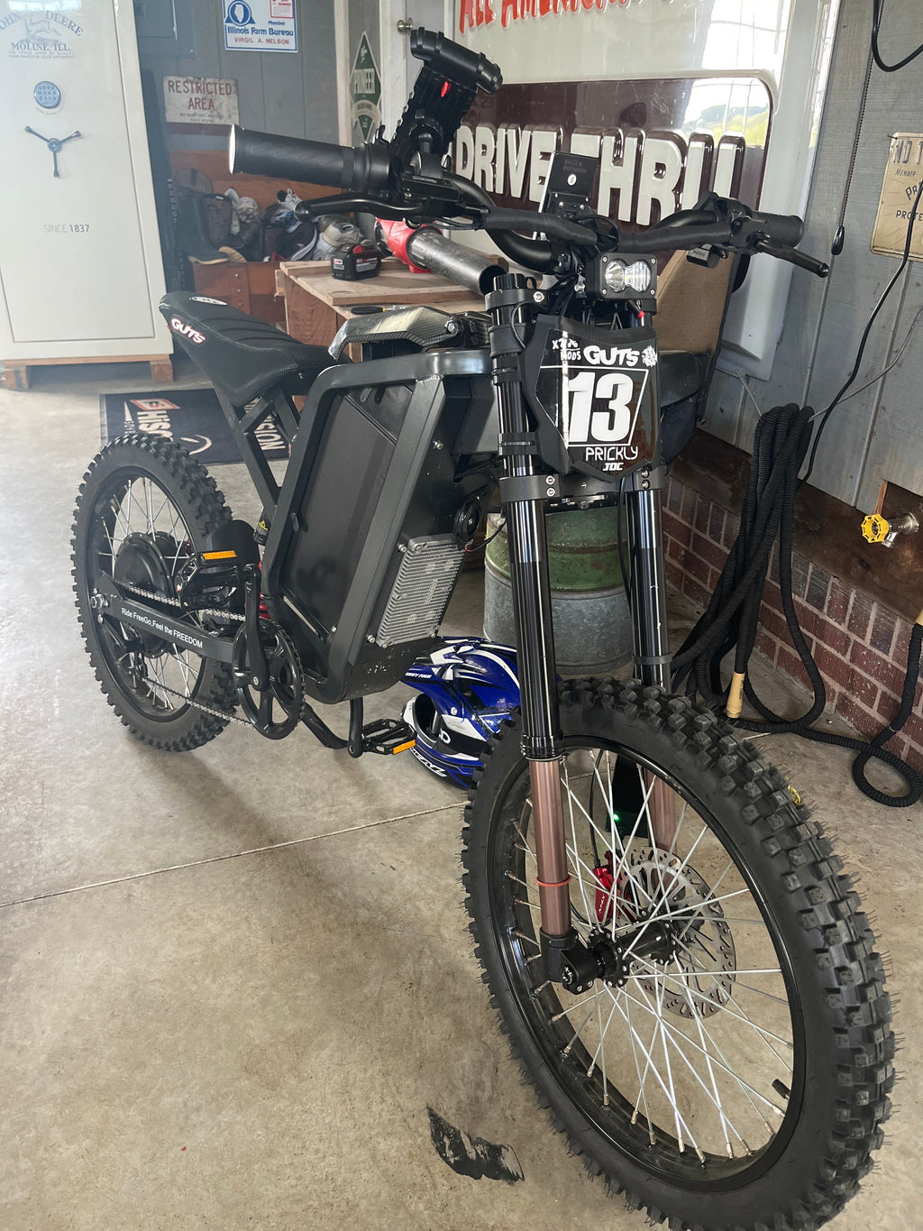 Surron lid mount v3