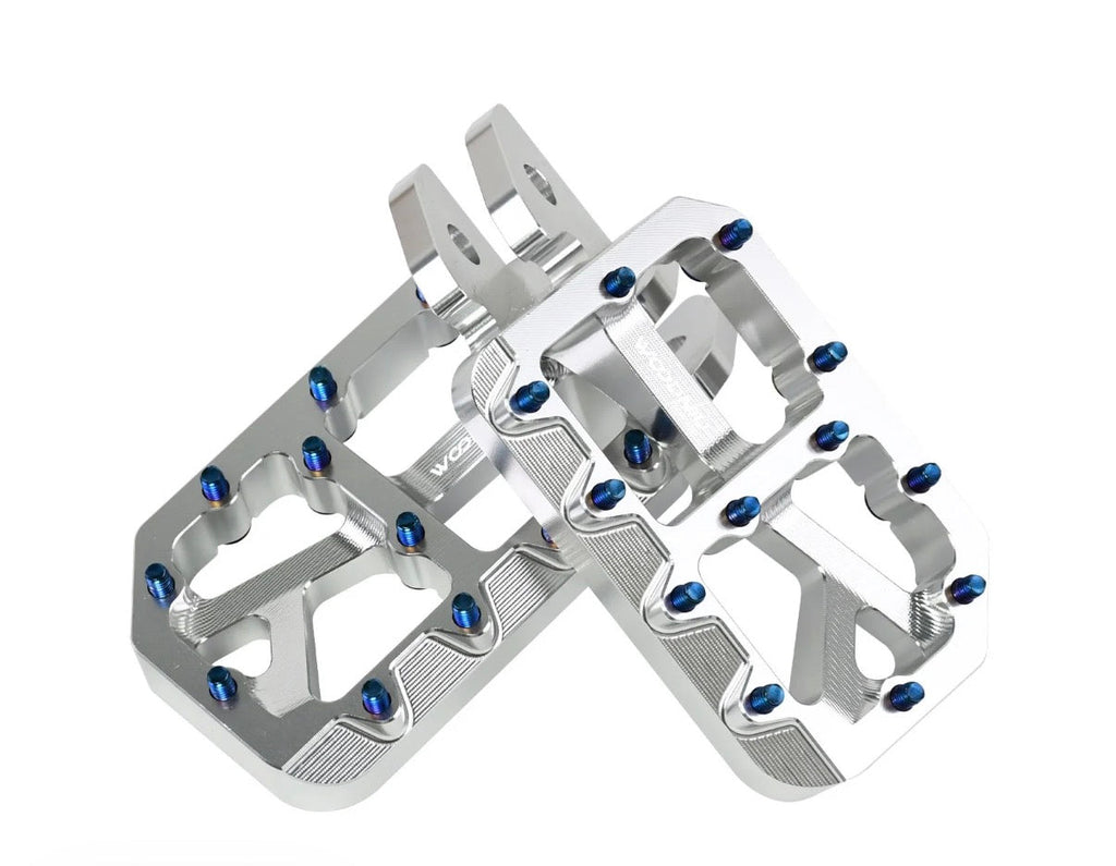 E-moto pegs